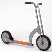   Alutrike prémium roller, pneumatikus (sűrített levegővel működő) kerékgumikkal.