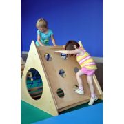 Tornacenter gyermekeknek háromszög alakú, beltéri fa kivitel, mászóhálóval, mászórúddal ,120x120x1